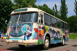 «Ретромобілі, пересувна дискотека і солодкі автобуси»: В Києві пройде фестиваль «На колесах»