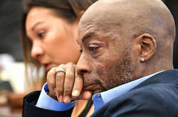 Шкільний садівник Двейн Джонсон, який захворів на рак