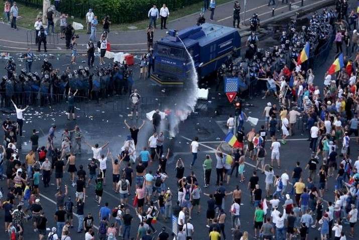 Масові протести у Бухаресті: внаслідок сутичок постраждали близько 200 осіб