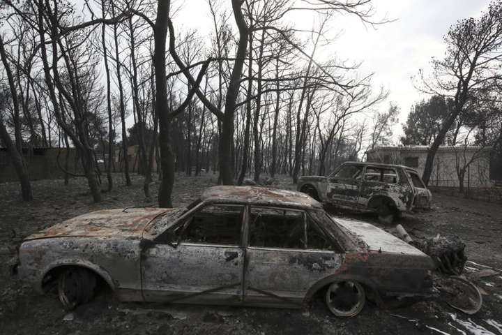 Кількість жертв лісових пожеж у Греції зросла до 94 осіб