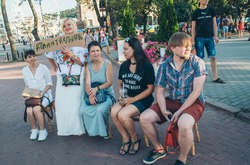 Шанувальники Леоніда Кантера влаштували у столиці флешмоб із табуретками