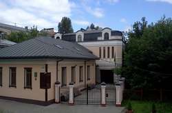 У Києві п’ятеро молодиків напали на двох хлопців, які здалися їм геями