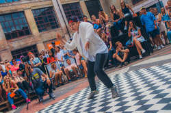 Тусовка «Реп Шмеп Йо» у Києві: Благодійна барахолка поєдналася із гуляннями в стилі хіп-хоп (фоторепортаж)