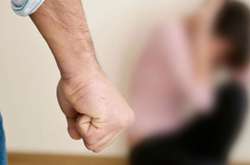 Центром Одеси ходив п’яний молодик і бив дівчат. Постраждала вагітна