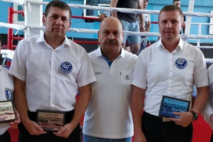 В Україні з'явилися ще двоє нових суддів з боксу найвищої категорії