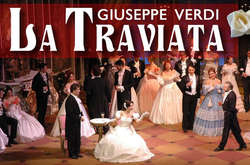 У Словаччині арештували жінку, яка 16 років «мордувала» сусідів оперою «Травіата»