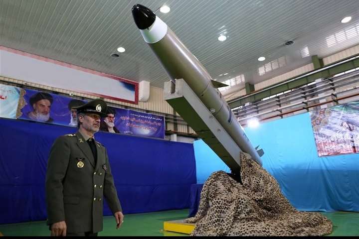 Иранские военные представили баллистическую ракету нового поколения