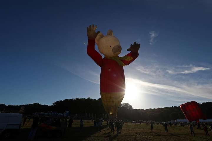 Яскраві фото з фестивалю повітряних куль у Великобританії