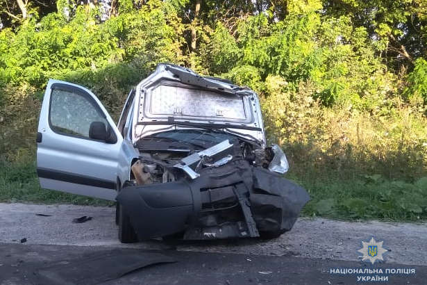 На Вінниччині водій протаранив авто з жінкою та трьома дітьми