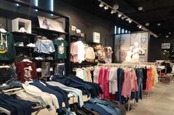 В парламенте появился законопроект о временном снятии ввозных пошлин с иностранной брендовой одежды