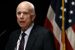 Сенатор Маккейн відреагував на підписання оборонного бюджету США