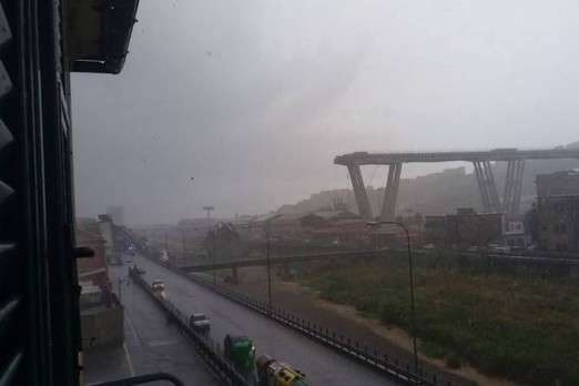 В Италии обрушился автомобильный мост