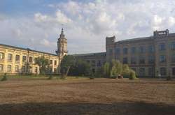 «Київзеленбуд» спиляв дерева в парку КПІ. Найстарішому з них було 100 років