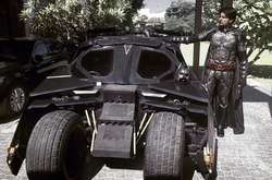 Фанат Бетмена зібрав копію бетмобіля зі старих запчастин. Фотогалерея