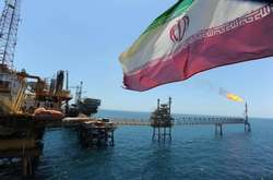 Погрози США змушують Іран продавати нафту із знижкою