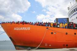 П’ять країн ЄС поділять між собою мігрантів із судна «Акваріус»