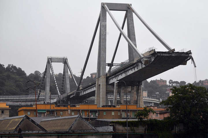 Число жертв обрушения моста в Италии выросло до 30 человек