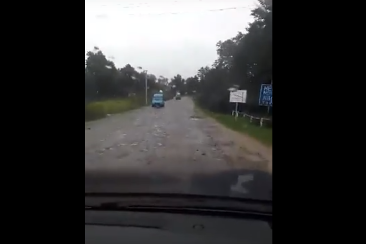 Якими жахливими дорогами Україна зустрічає іноземців (відео)