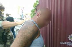 На Закарпатті чоловік вимагав у жінки $30 тисяч: погрожував показати її провокативні фото