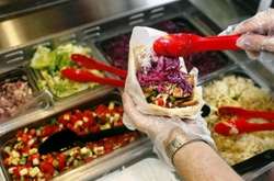 У столиці демонтовали МАФи, які спричинили масове отруєння шаурмою