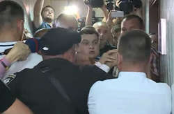 Справа Януковича: в Оболонському суді стались сутички (відео)