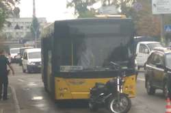 Конфлікт між маршрутником та мотоциклістом у Києві переріс у стрілянину