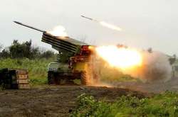 Доба на Донбасі: бойовики гатили із важкої артилерії й «Граду»
