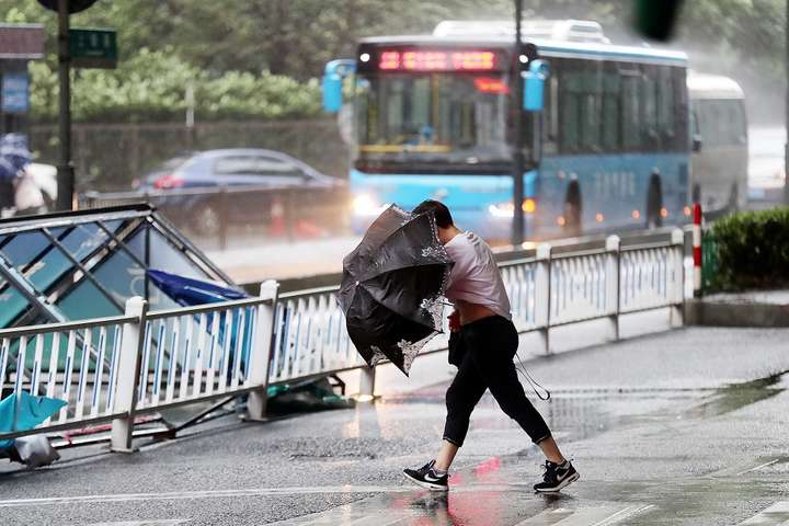 У Шанхаї евакуювали понад 53 тис. людей через тайфун «Румба»
