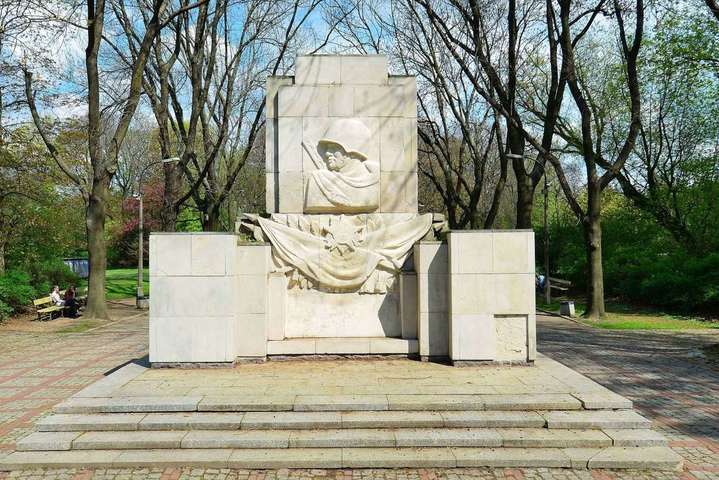 У Варшаві демонтують пам'ятник «Подяки радянським солдатам»