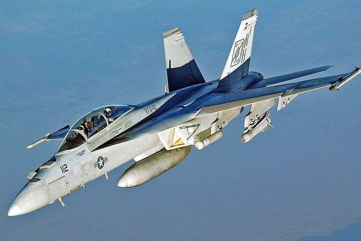 США вирішують проблему із боєготовністю палубних винищувачів F/A-18 Hornet