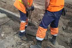 На ще одній вулиці у Києві влаштують кишені для паркування