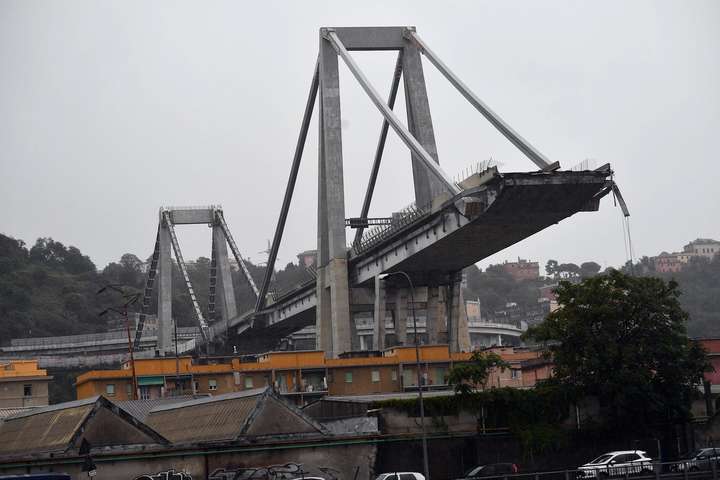Обвалення мосту в Генуї: кількість загиблих зростає