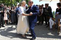 Путін повеселився на весіллі австрійського міністра: фото