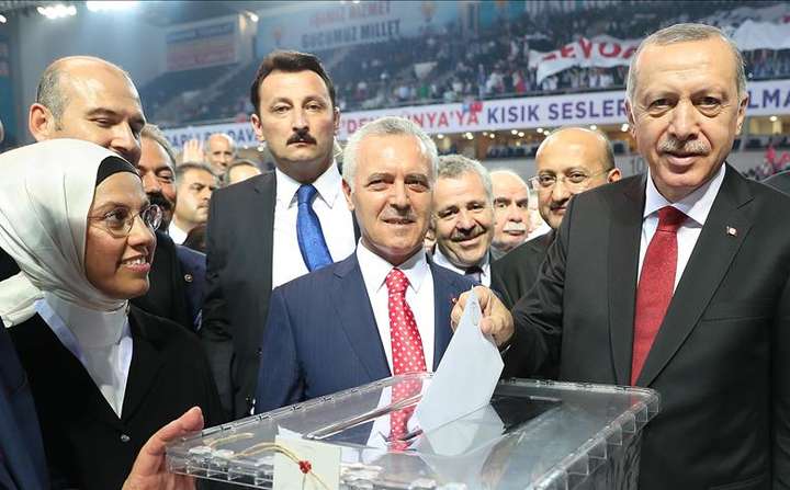 Президента Туреччини Ердогана переобрали головою правлячої партії