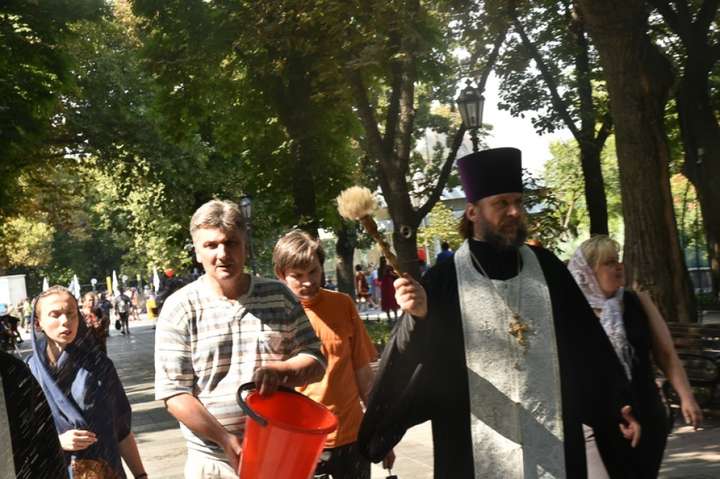 Священик освятив в Одесі місце, де проходив парад ЛГБТ