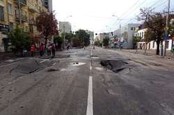 Негода знищила дорогу біля «Укравтодору» у Києві: фото