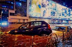 «Київавтодор» вивів більше 170 людей прибирати дороги після нічної негоди (фото)