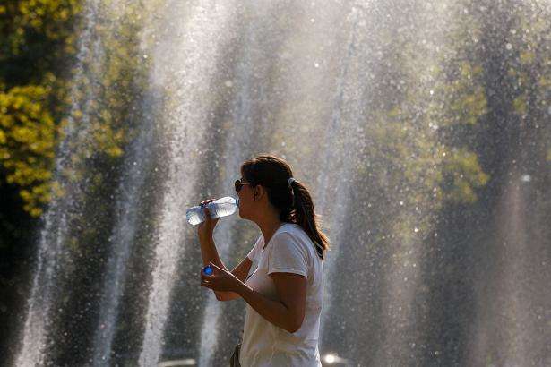 В Україні збережеться спека, місцями дощі: прогноз погоди на 19 серпня