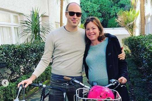 Новозеландський міністр поїхала в пологовий будинок на велосипеді