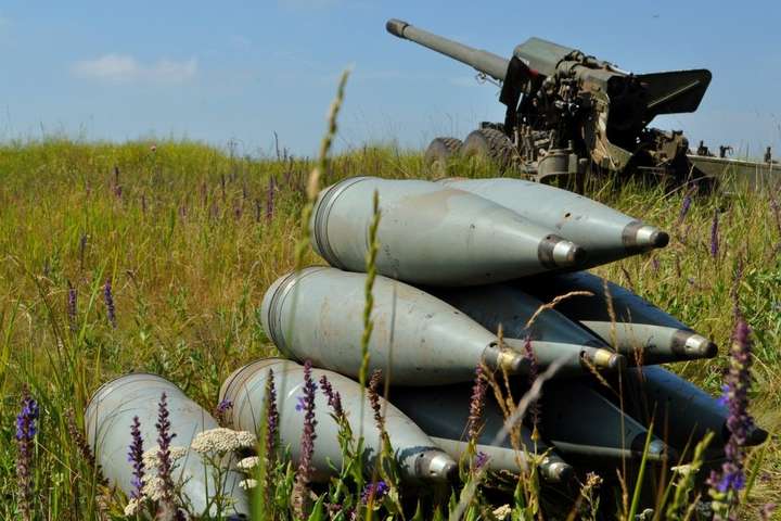 Бойовики обстріляли з БМП українські позиції біля Катеринівки
