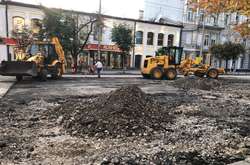 Відновлення дорожнього покриття на вулиці Антоновича