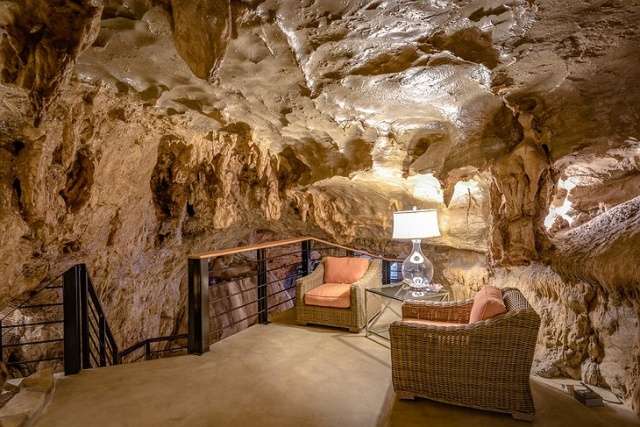 У США продають унікальний особняк вартістю майже в $3 млн, який розташований у печері (фото)