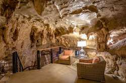 У США продають унікальний особняк вартістю майже в $3 млн, який розташований у печері (фото)