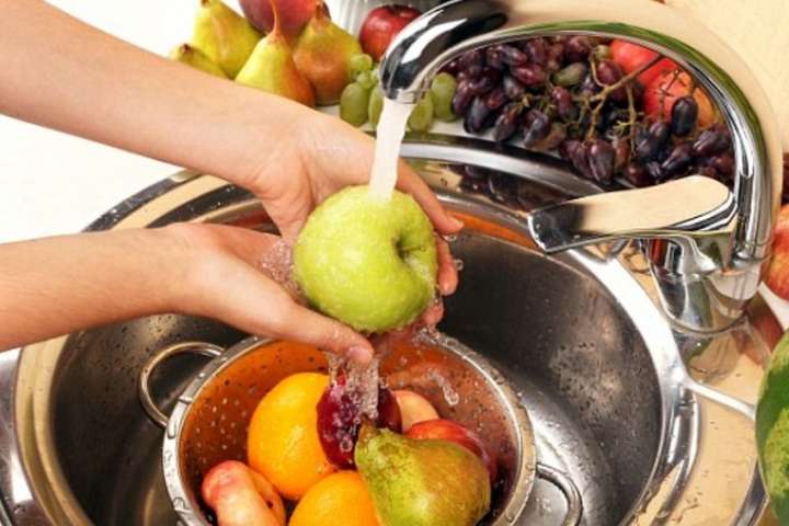 Стало известно, какие фрукты и овощи нужно мыть особенно тщательно