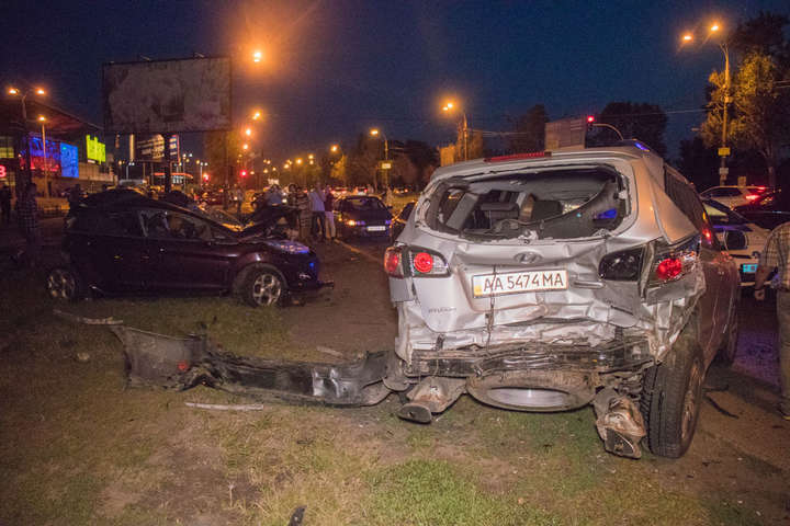 Масштабна ДТП у Києві: водій BMW на великій швидкості протаранив три автівки