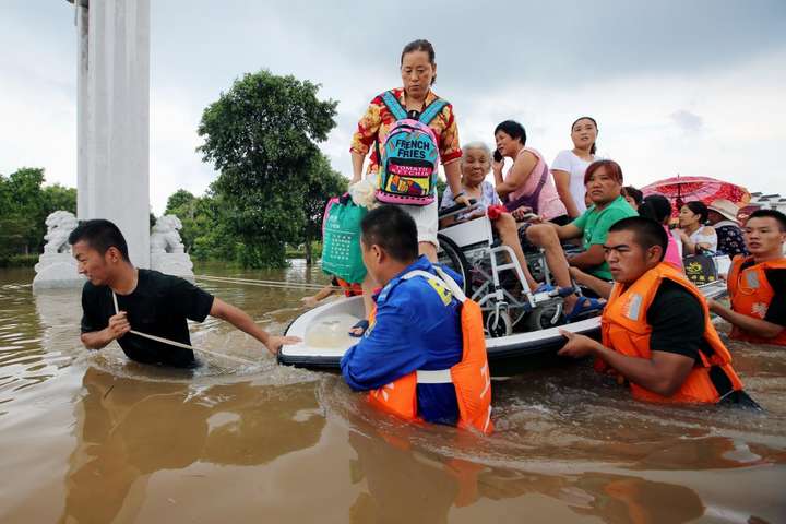 Тайфун Румбія у Китаї вбив 12 людей, майже 2 млн осіб постраждали 