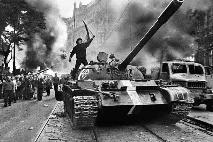 Як 50 років тому радянські танки окупували Прагу. Ретрофото чеського фотографа Йозефа Куделки