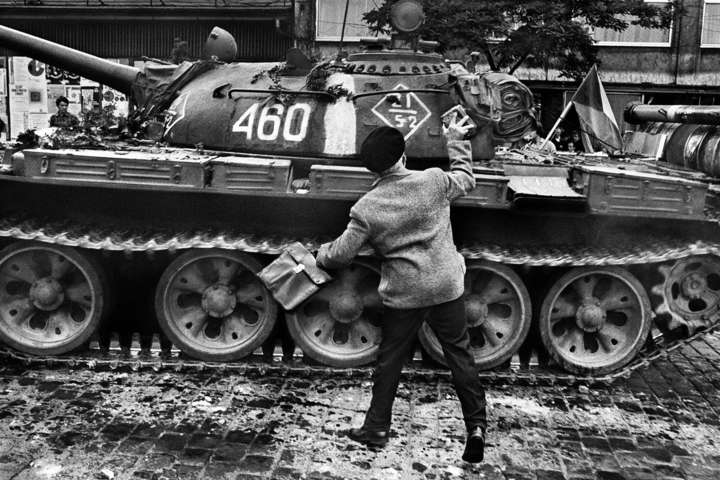50 лет назад советские танки оккупировали Прагу. Ретрофото чешского фотографа Йозефа Куделки