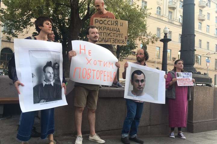 В Москві поліція затримала учасників пікету на підтримку Сенцова
