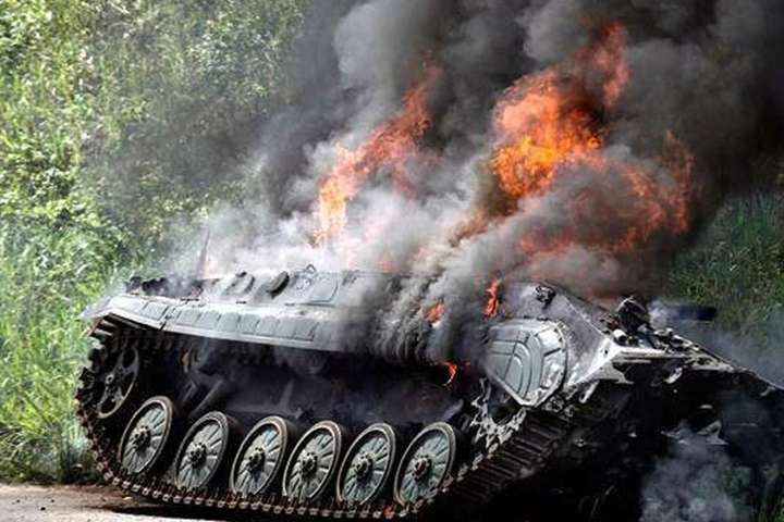 Військові на Донбасі знищили чотири БМП бойовиків 